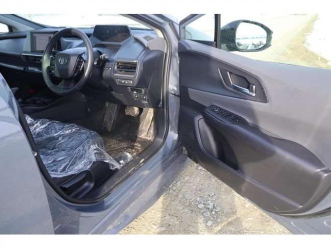 プリウス2.0 G E-Four 4WD　検R9/7　クルコン　バックカメラ　ブラインドスポットモニター　シートヒーター　Pソナーセンサー 2000