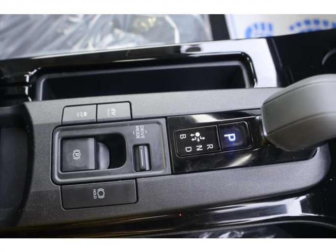 プリウス2.0 G E-Four 4WD　検R9/7　クルコン　バックカメラ　ブラインドスポットモニター　シートヒーター　Pソナーセンサー 2000