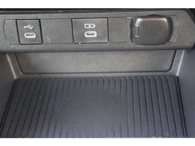 プリウス2.0 G E-Four 4WD　検R9/7　クルコン　バックカメラ　ブラインドスポットモニター　シートヒーター　Pソナーセンサー 2000