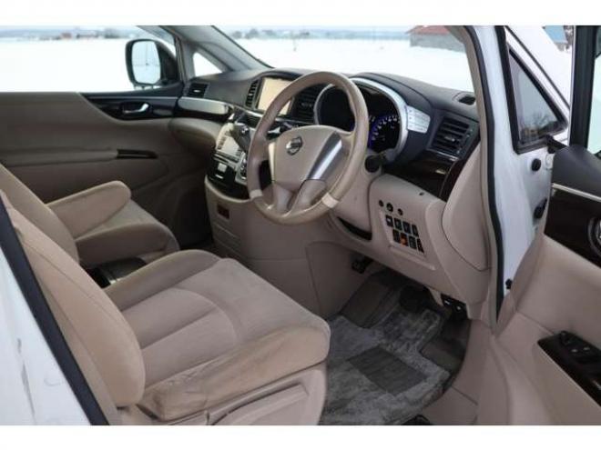 エルグランド2.5 250ハイウェイスター 4WD　検2年　スタッドレス　バックモニター　自社　ローンカノウ 2500