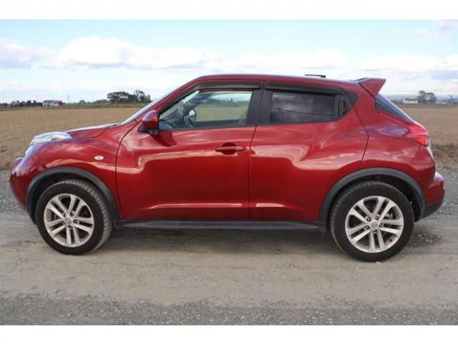 ジューク1.6 16GT FOUR 4WD　検2年　バックカメラ　自社　ローンカノウ 1600