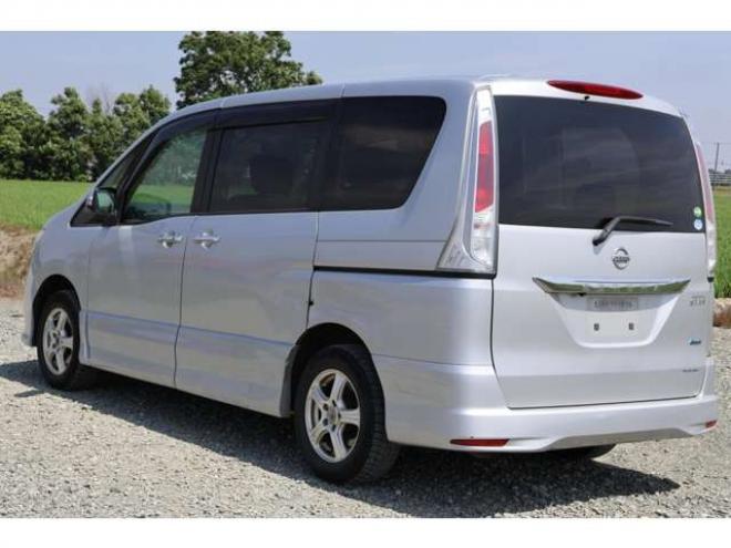 セレナ2.0 ハイウェイスター Vエアロセレクション 4WD　検2年　自社　ローンカノウ　バックカメラ 2000