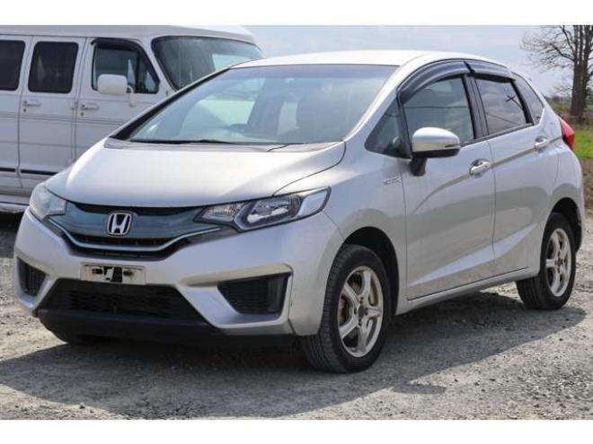 フィット1.5 ハイブリッド Fパッケージ 4WD　検2年　自社　ローンカノウ 1500