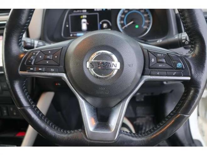 リーフG　検二年　プロパイロット　アラウンドビューモニター　フルセグ　2トーンルーフ 2WD 不明