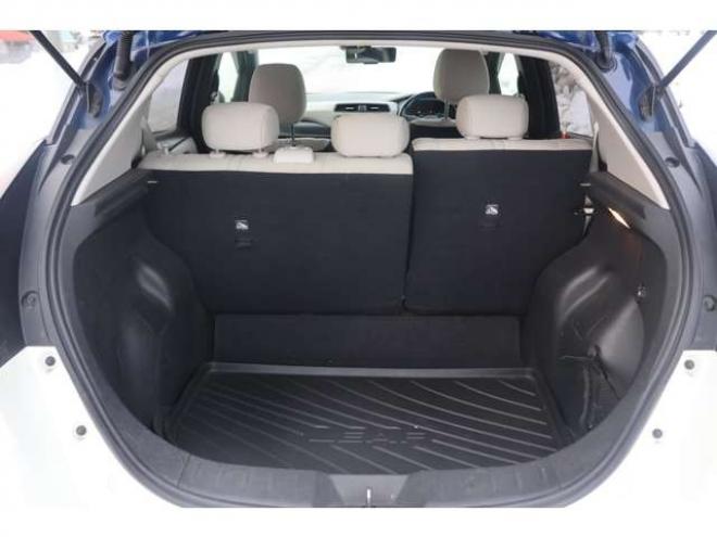 リーフG　検二年　プロパイロット　アラウンドビューモニター　フルセグ　2トーンルーフ 2WD 不明