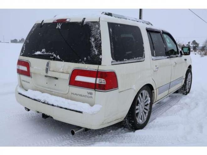 リンカーンナビゲーター 5.4 4WD　検1年　左ハンドル　革シート　スタッドレス 5400