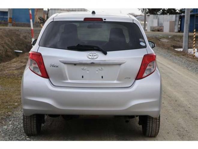 ヴィッツ1.3 F 4WD　検2年　自社　ローンカノウ 1300