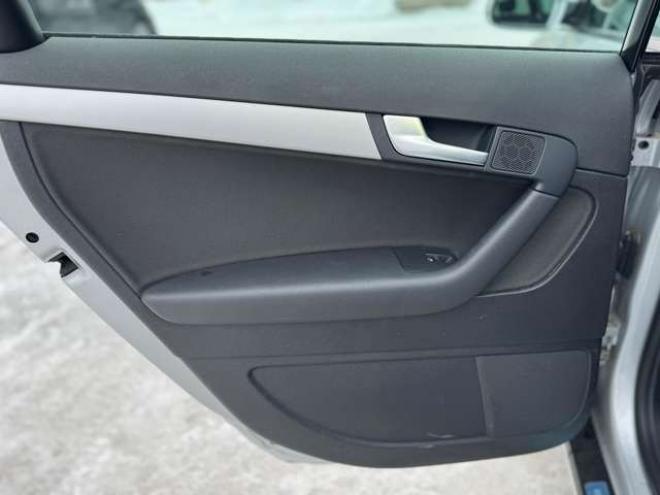 アウディA3スポーツバック 2.0 TFSI クワトロ 4WD　ナビ　TV　Bカメラ　Bluetooth 正規輸入車 2000