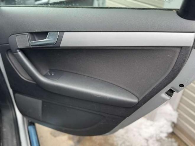 アウディA3スポーツバック 2.0 TFSI クワトロ 4WD　ナビ　TV　Bカメラ　Bluetooth 正規輸入車 2000