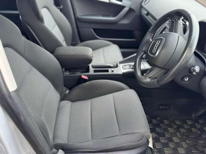 アウディA3スポーツバック 2.0 TFSI クワトロ 4WD　ナビ　TV　Bカメラ　Bluetooth 正規輸入車 2000