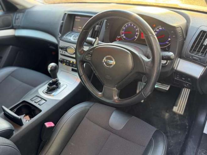 スカイラインクーペ3.7 370GT タイプS　夏冬タイヤ 2WD 3700