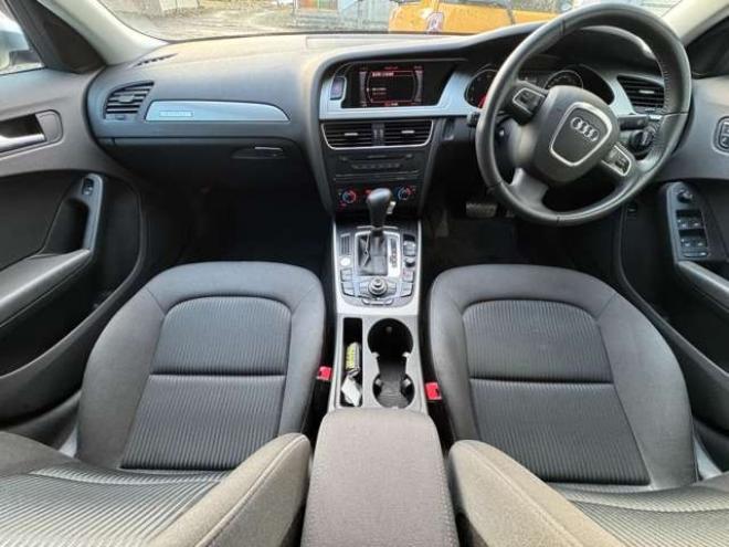 アウディA4 2.0 TFSI クワトロ 4WD　ワンオーナー車　ナビ　TV 正規輸入車 2000