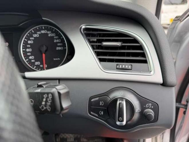 アウディA4アバント 2.0 TFSI クワトロ 4WD　純正ナビ・TV　バックカメラ　ETC　Dレコーダー　夏冬タイヤ付き 正規輸入車 2000