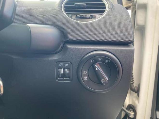 ニュービートルニュービートル　 正規輸入車 2WD 2000