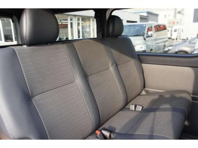 ハイエースバン2.8 スーパーGL ダークプライム S ロングボディ ディーゼルターボ 4WD　ダークプライムS　登録済未使用車　4WD　両側パワースライドドア　デジタルインナーミラー　全方位カメラ　バックカメラ　寒冷地仕様　プッシュスタート　スマートキー　415COBRAフラットベッドキット 登録済未使用車 2800