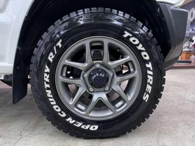 ジムニーXC 4WD　スマートキー・スズキセーフティ・シートヒーター・Pioneer7インチフルセグナビ・carrozzeriaサブウーハー・スズキ純正アルミホイール・TOYOオープンカントリーR/T-185/85R16 660