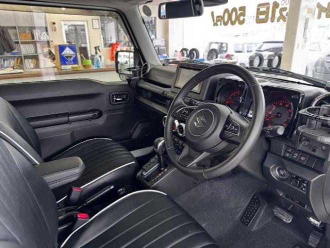 ジムニーXC 4WD　スマートキー・スズキセーフティ・シートヒーター・Pioneer7インチフルセグナビ・carrozzeriaサブウーハー・スズキ純正アルミホイール・TOYOオープンカントリーR/T-185/85R16 660