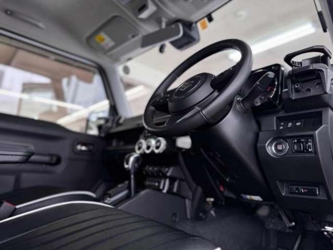 ジムニーXC 4WD　スマートキー・スズキセーフティ・シートヒーター・Pioneer7インチフルセグナビ・carrozzeriaサブウーハー・スズキ純正アルミホイール・TOYOオープンカントリーR/T-185/85R16 660