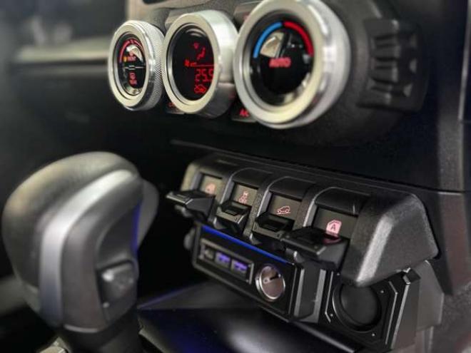 ジムニーXC 4WD　スマートキー・スズキセーフティ・シートヒーター・Pioneer7インチフルセグナビ・carrozzeriaサブウーハー・スズキ純正アルミホイール・TOYOオープンカントリーR/T-185/85R16 660
