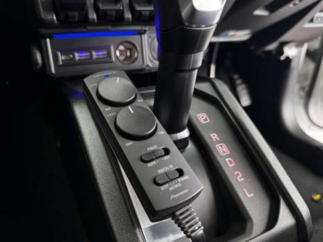 ジムニーXC 4WD　スマートキー・スズキセーフティ・シートヒーター・Pioneer7インチフルセグナビ・carrozzeriaサブウーハー・スズキ純正アルミホイール・TOYOオープンカントリーR/T-185/85R16 660