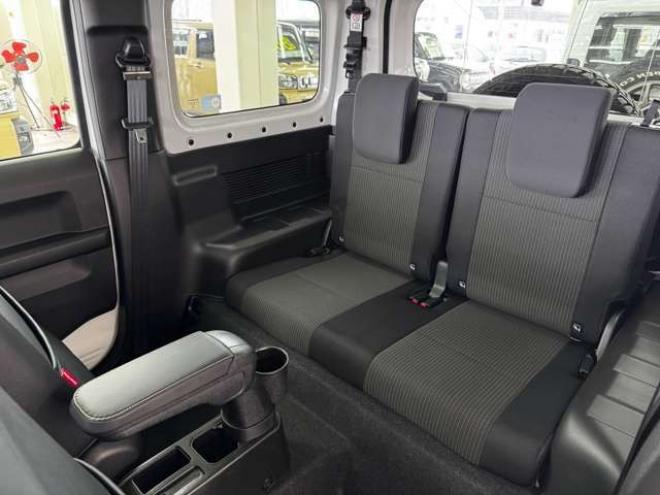 ジムニーXC 4WD　スマートキー・スズキセーフティ・シートヒーター・Pioneer7インチフルセグナビ・carrozzeriaサブウーハー・スズキ純正アルミホイール・TOYOオープンカントリーR/T-185/85R16 660