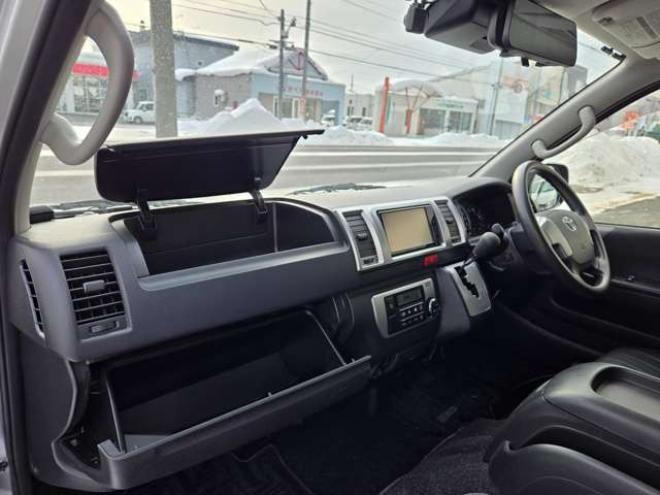 ハイエースバン2.8 スーパーGL ロング ディーゼルターボ 4WD　4WD　リアヒーター　リアクーラー　プッシュスタート　スマートキー　LEDヘッド　ベッドキッド　横滑り防止　衝突被害軽減　車線逸脱　純正ナビ　フルセグTV　Bluetooth　バックカメラ　トヨタ純正リアモニター　ETC 2800