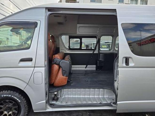 ハイエースバン2.8 DX ワイド スーパーロング ハイルーフ GLパッケージ ディーゼルターボ 4WD　COBRA丸目ヘッドライトKIT　SAFARIフロントスポイラー　リアヒーター&クーラー　キーレス　純正ナビ　ワンセグTV　Bカメラ　オートマチックハイビーム　横滑り防止　車線逸脱　衝突被害軽減　ETC　電動格納ミラー 2800