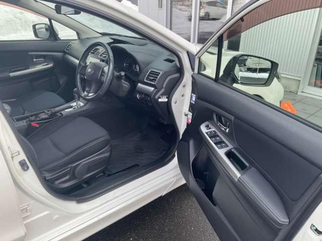 インプレッサスポーツ 2.0 i アイサイト 4WD　後期型　プッシュスタート　スマートキー　KENWOOD製ナビTV　Bluetooth バックカメラ　レーダークルーズコントロール　ETC　HIDヘッドライト　リアスポイラー　エアロ(サイド・リア) 2000