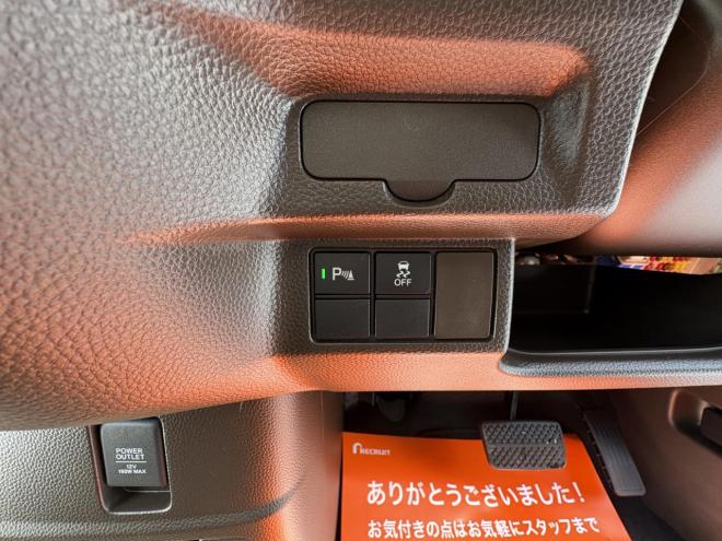 N-BOXN-BOX 4WD L寒冷地仕様　管理車両　ワンオーナー　右パワースライドドアOP LED ＶＳＣ　ブレーキアシスト　８インチナビブルートゥース　純正エンジンスタート　シートヒーター　バイザー　ドラレコ付 4WD 660 5Dr