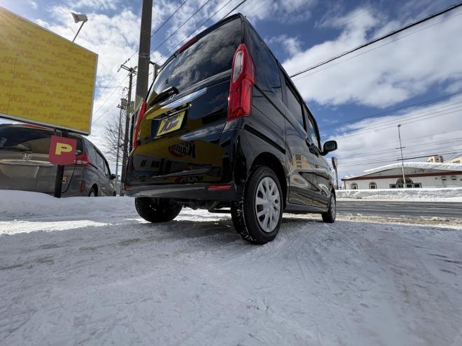 N-BOXN-BOX 4WD L寒冷地仕様　管理車両　ワンオーナー　右パワースライドドアOP LED ＶＳＣ　ブレーキアシスト　８インチナビブルートゥース　純正エンジンスタート　シートヒーター　バイザー　ドラレコ付 4WD 660 5Dr