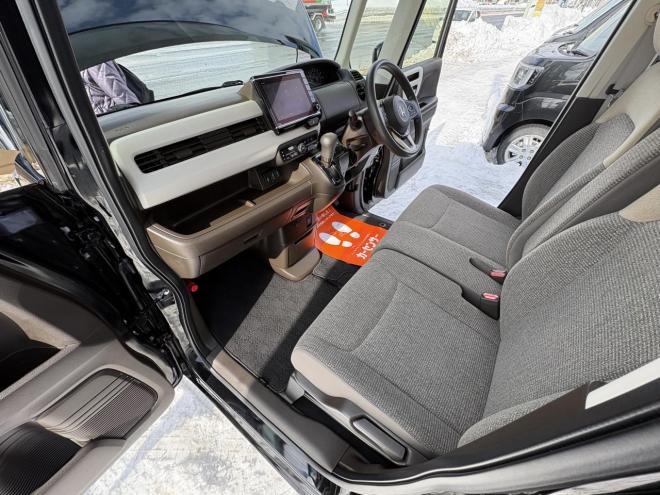 N-BOXN-BOX 4WD L寒冷地仕様　管理車両　ワンオーナー　右パワースライドドアOP LED ＶＳＣ　ブレーキアシスト　８インチナビブルートゥース　純正エンジンスタート　シートヒーター　バイザー　ドラレコ付 4WD 660 5Dr