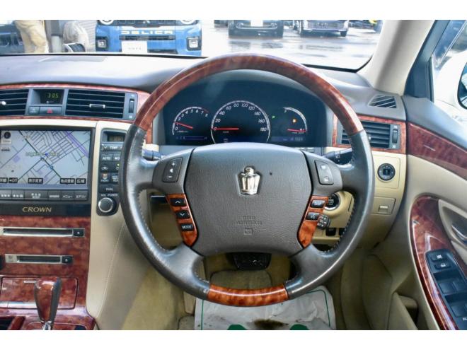 クラウンロイヤルエクストラQパッケージ　４ＷＤ　フルエアロ　アスリート用１８インチアルミ　シートカバー