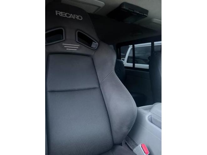 ハイエースバン4型フェイス スーパーGL ディーゼルターボ 本州車寒冷地仕様 ナビTVバックカメラ 両側スライドドア リアテーブルドリンクホルダー ベッドキット モデリスタフロントリップ LEDヘッドライト ヒッチメンバー 運転席レカロシート ヴァレンティーテールランプ 車検満タン 即乗りOK！ 4WD 3000 5Dr