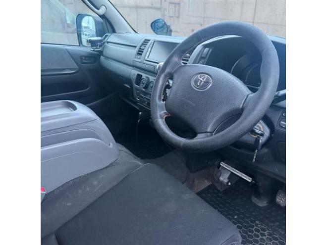 ハイエースバン4型フェイス スーパーGL ディーゼルターボ 本州車寒冷地仕様 ナビTVバックカメラ 両側スライドドア リアテーブルドリンクホルダー ベッドキット モデリスタフロントリップ LEDヘッドライト ヒッチメンバー 運転席レカロシート ヴァレンティーテールランプ 車検満タン 即乗りOK！ 4WD 3000 5Dr