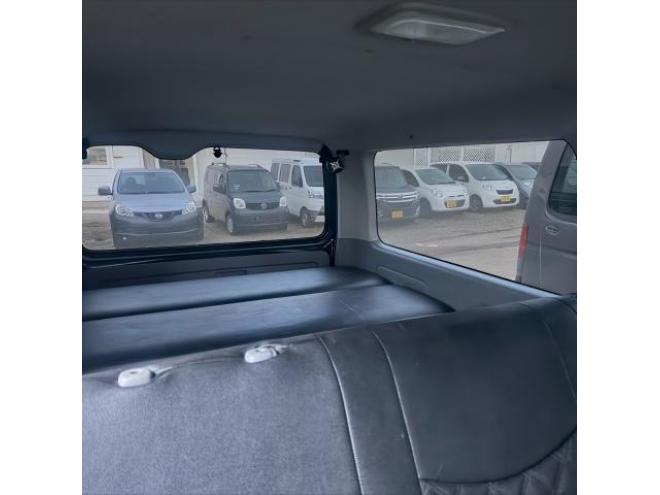 ハイエースバン4型フェイス スーパーGL ディーゼルターボ 本州車寒冷地仕様 ナビTVバックカメラ 両側スライドドア リアテーブルドリンクホルダー ベッドキット モデリスタフロントリップ LEDヘッドライト ヒッチメンバー 運転席レカロシート ヴァレンティーテールランプ 車検満タン 即乗りOK！ 4WD 3000 5Dr
