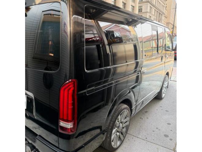 ハイエースバン4型フェイス スーパーGL ディーゼルターボ 本州車寒冷地仕様 オーバーフェンダー カロッツェリア8型ナビTVバックカメラ 両側スライドドア リアテーブルドリンクホルダー ベッドキット モデリスタフロントリップ LEDヘッドライト ヒッチメンバー 運転席レカロシート 20インチアルミタイヤ ヴァレンティーテールランプ 車検満タン 即乗りOK！ 4WD 3000 5Dr