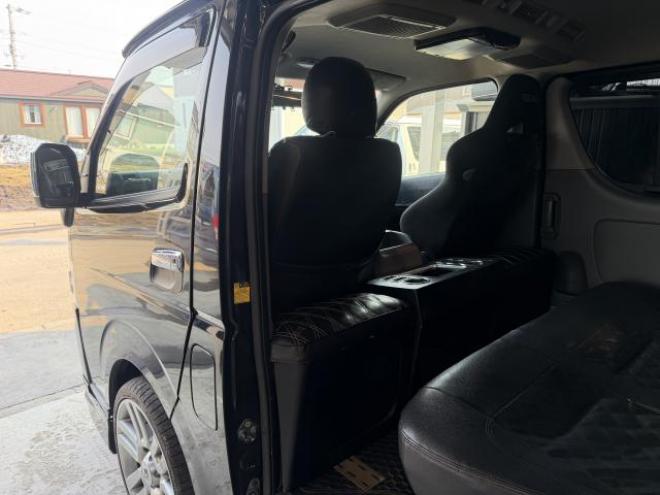 ハイエースバン4型フェイス スーパーGL ディーゼルターボ 本州車寒冷地仕様 オーバーフェンダー カロッツェリア8型ナビTVバックカメラ 両側スライドドア リアテーブルドリンクホルダー ベッドキット モデリスタフロントリップ LEDヘッドライト ヒッチメンバー 運転席レカロシート 20インチアルミタイヤ ヴァレンティーテールランプ 車検満タン 即乗りOK！ 4WD 3000 5Dr