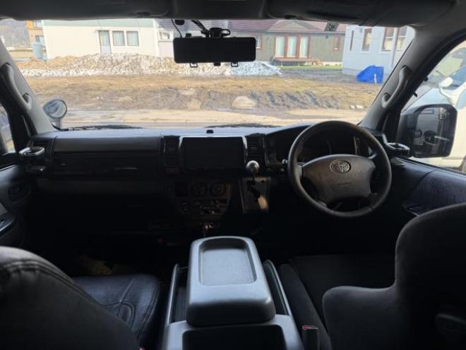 ハイエースバン4型フェイス スーパーGL ディーゼルターボ 本州車寒冷地仕様 オーバーフェンダー カロッツェリア8型ナビTVバックカメラ 両側スライドドア リアテーブルドリンクホルダー ベッドキット モデリスタフロントリップ LEDヘッドライト ヒッチメンバー 運転席レカロシート 20インチアルミタイヤ ヴァレンティーテールランプ 車検満タン 即乗りOK！ 4WD 3000 5Dr