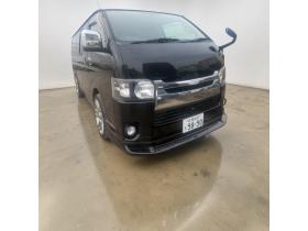 ハイエースバン　4型フェイス スーパーGL ディーゼルターボ 本州車寒冷地仕様 ナビTVバックカメラ 両側スライドドア リアテーブルドリンクホルダー ベッドキット モデリスタフロントリップ LEDヘッドライト ヒッチメンバー 運転席レカロシート ヴァレンティーテールランプ 車検満タン 即乗りOK！ 4WD 3000 5Dr