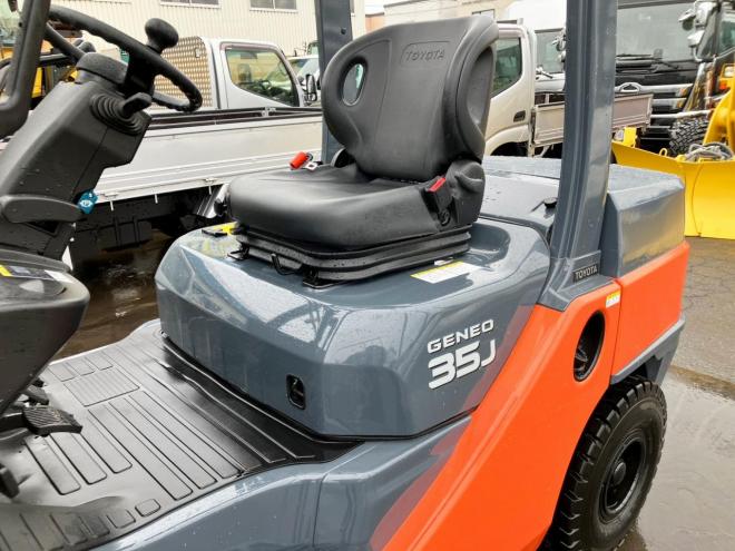 フォークリフトトヨタ　未使用　8FDJ35　建機