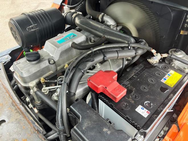 フォークリフトトヨタ　中古　8FD30　建機