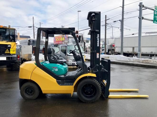 フォークリフトコマツ　中古　FD25T-16　建機