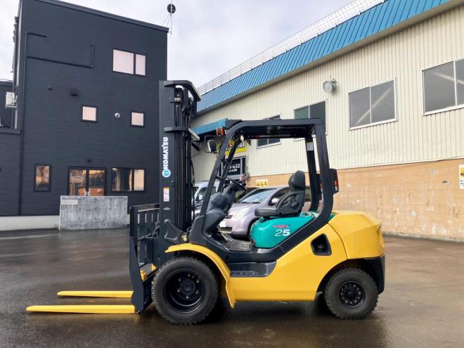 フォークリフトコマツ　中古　FD25T-16　建機