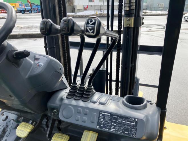フォークリフトコマツ　中古　FD25T-16　建機
