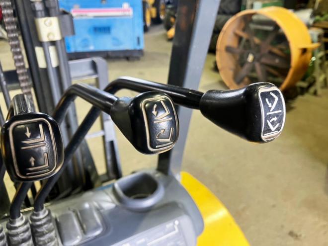 フォークリフトコマツ　中古　FD25T-16　建機