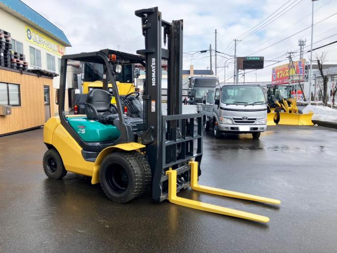 フォークリフトコマツ　中古　FD25T-16　建機