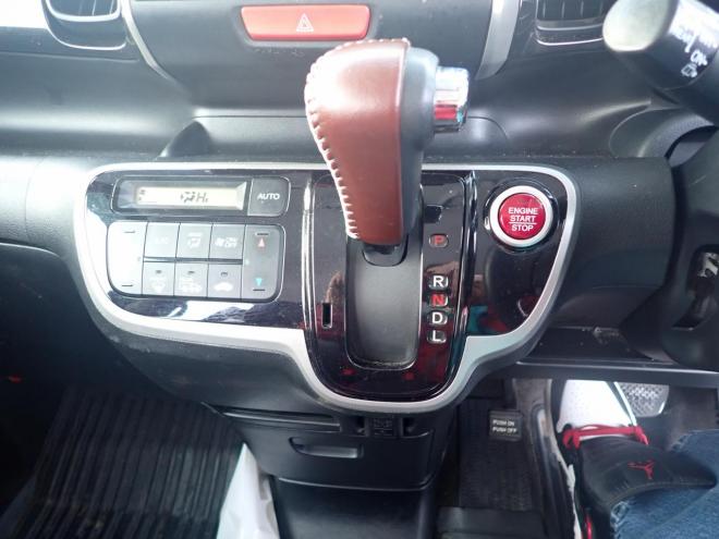 N-BOXカスタムGLパッケージ検10/2ナビテレビ パワースライドドア 革調シートカバー バッテリー新品 4WD 660 5Dr