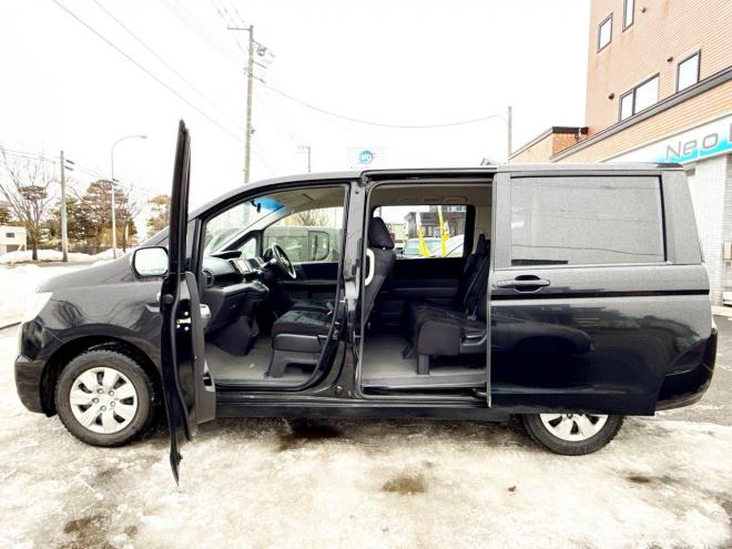 ステップワゴン2.0Gコンフォート セレクション 4WD　ローンが不安な方＜優遇ローン＞寒冷地仕様　両側パワースライドドア　純正ナビ　 4WD