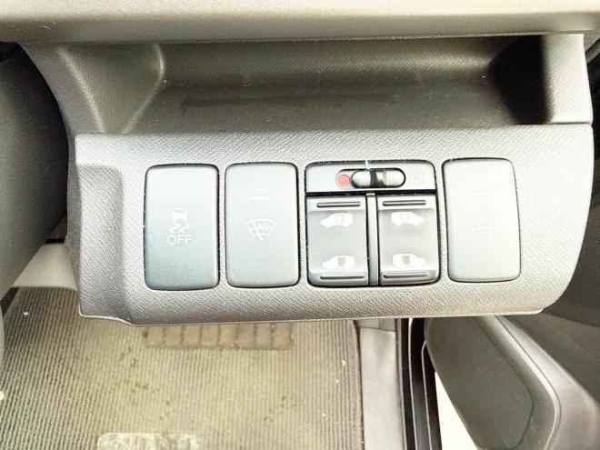 ステップワゴン2.0Gコンフォート セレクション 4WD　ローンが不安な方＜優遇ローン＞寒冷地仕様　両側パワースライドドア　純正ナビ　 4WD