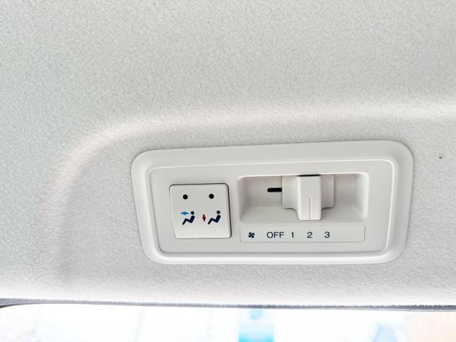 ステップワゴン2.0Gコンフォート セレクション 4WD　ローンが不安な方＜優遇ローン＞寒冷地仕様　両側パワースライドドア　純正ナビ　 4WD